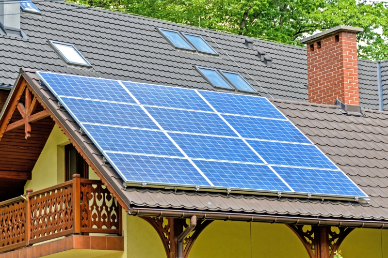 chauffagiste-SIGALE-min_solar-panels-1477987